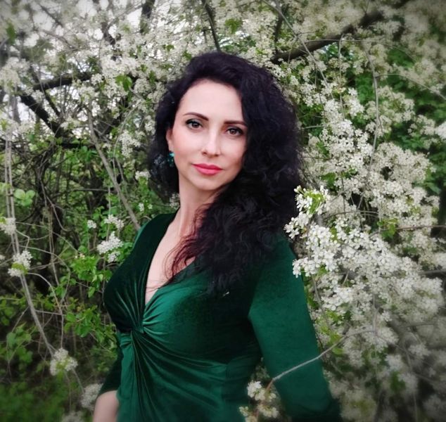 [ru]Зоя[/ru][fr]Zoya[/fr]